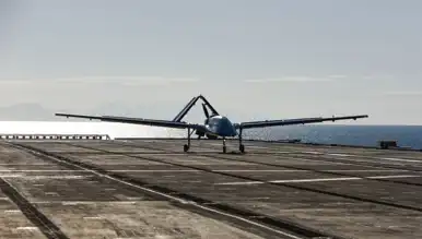 Yerli İHA, TCG Anadolu'da Başarılı Test Uçuşu Tamamladı